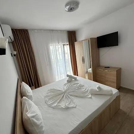 Проживання в сім'ї Toreto *