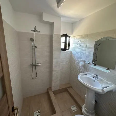 Toreto Проживання в сім'ї Ефоріє-Норд