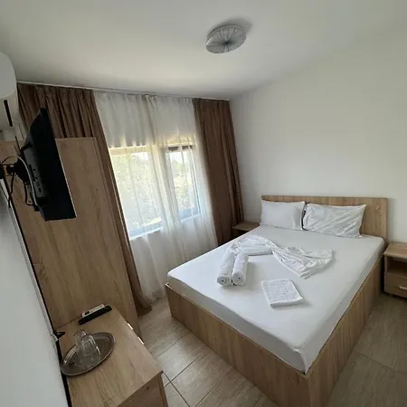 Проживання в сім'ї Toreto *